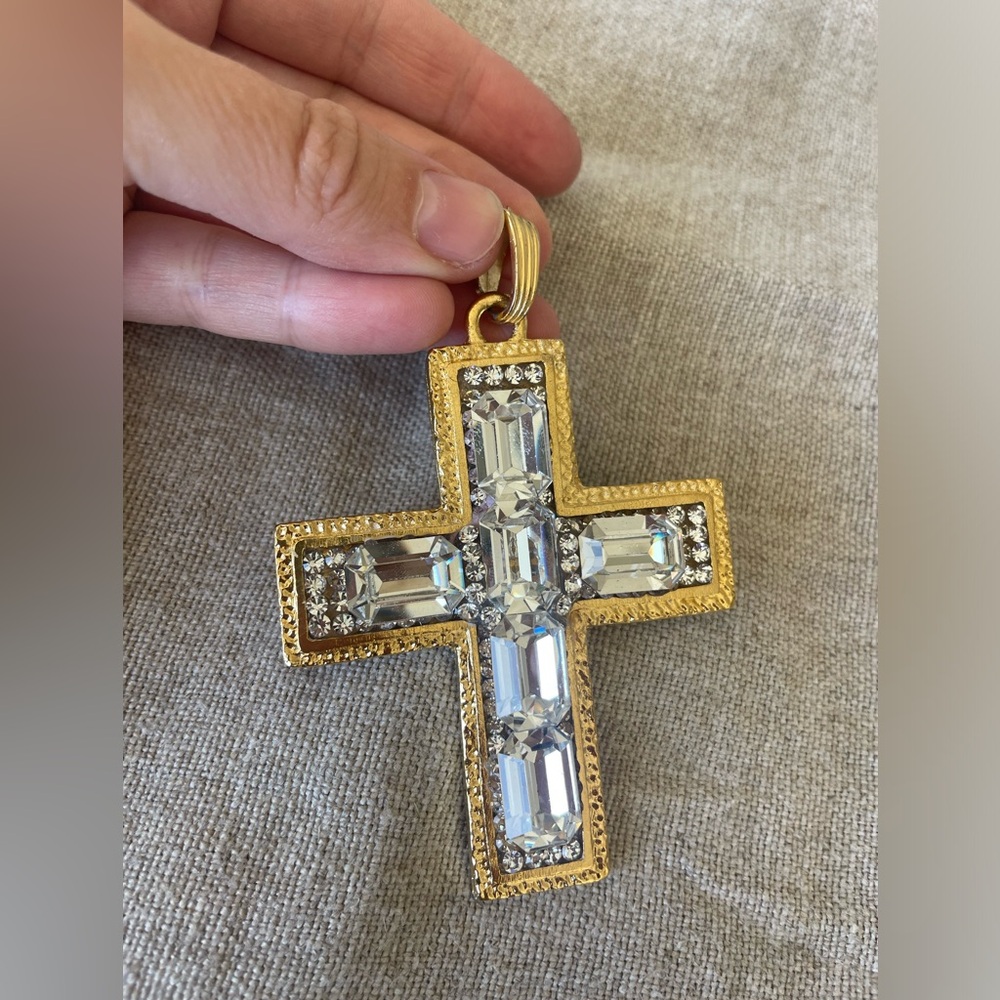 Vintage Cross pendant JACKY de G Paris perfect condition, gold with stones